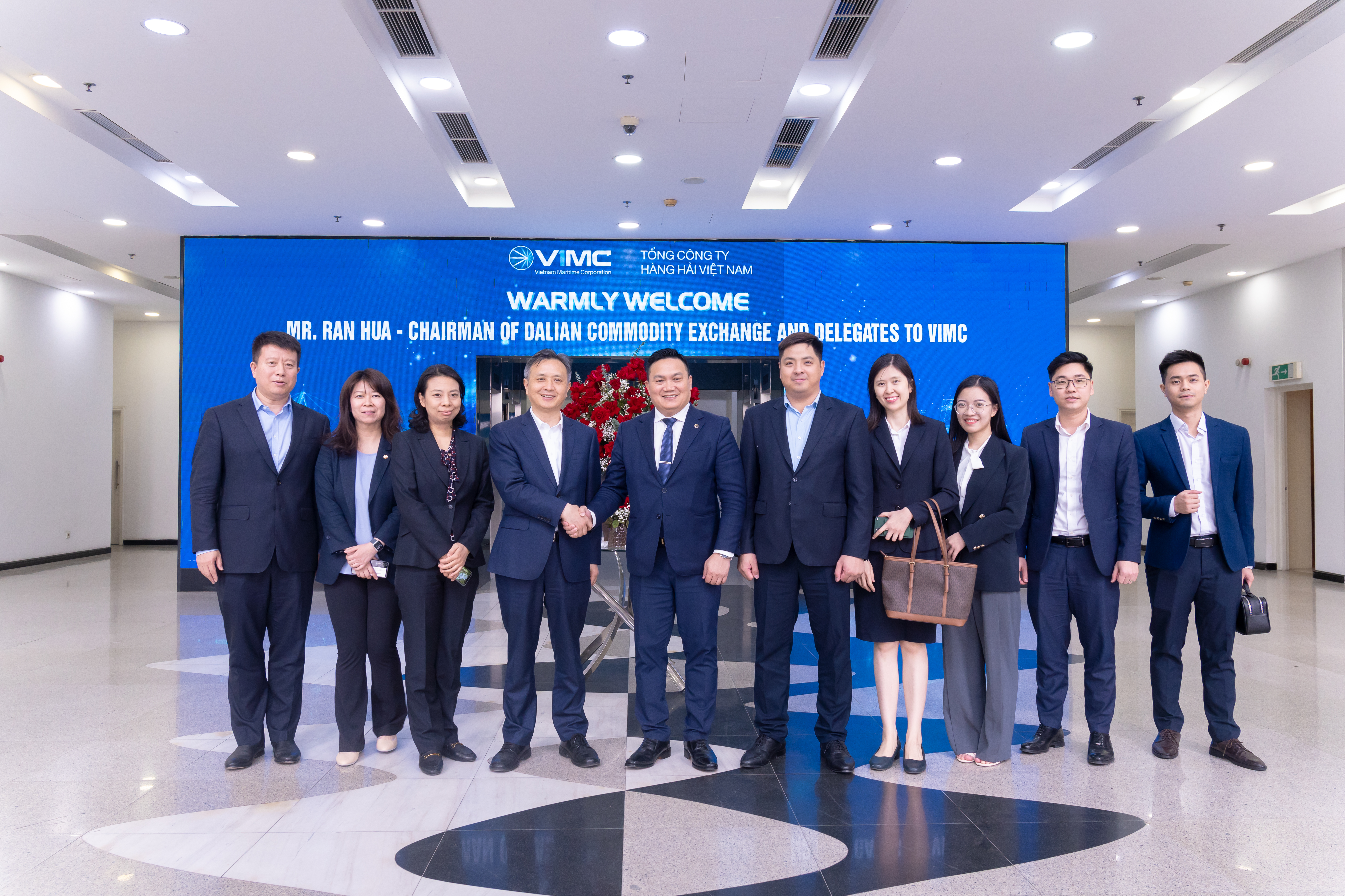 Sở Giao dịch Hàng hóa Đại Liên cùng Sở Giao dịch Hàng hóa Việt Nam làm việc với Tổng công ty Hàng hải Việt Nam.