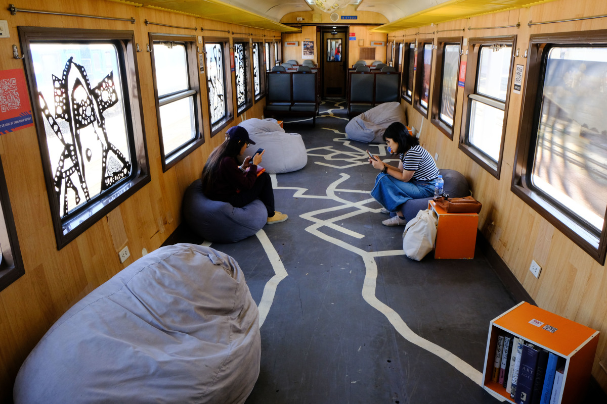 Hiện ng&agrave;nh đường sắt đ&atilde; phát đi th&ocirc;ng báo v&ecirc;̀ c&aacute;c chương trình khuy&ecirc;́n mãi, giảm giá vé r&acirc;́t h&acirc;́p d&acirc;̃n.