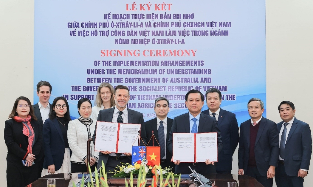 Việt Nam và Australia ký Bản Ghi nhớ hợp tác hỗ trợ công dân Việt Nam sang Australia làm việc trong ngành nông nghiệp. Ảnh: Tống Giáp.