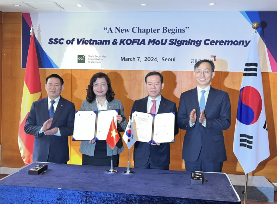 Lễ k&yacute; Bi&ecirc;n bản Ghi nhớ về Tư vấn, Hợp t&aacute;c v&agrave; hỗ trợ kỹ thuật giữa UBCKNN v&agrave; Hiệphội Đầu tư T&agrave;i ch&iacute;nh H&agrave;n Quốc (KOFIA).