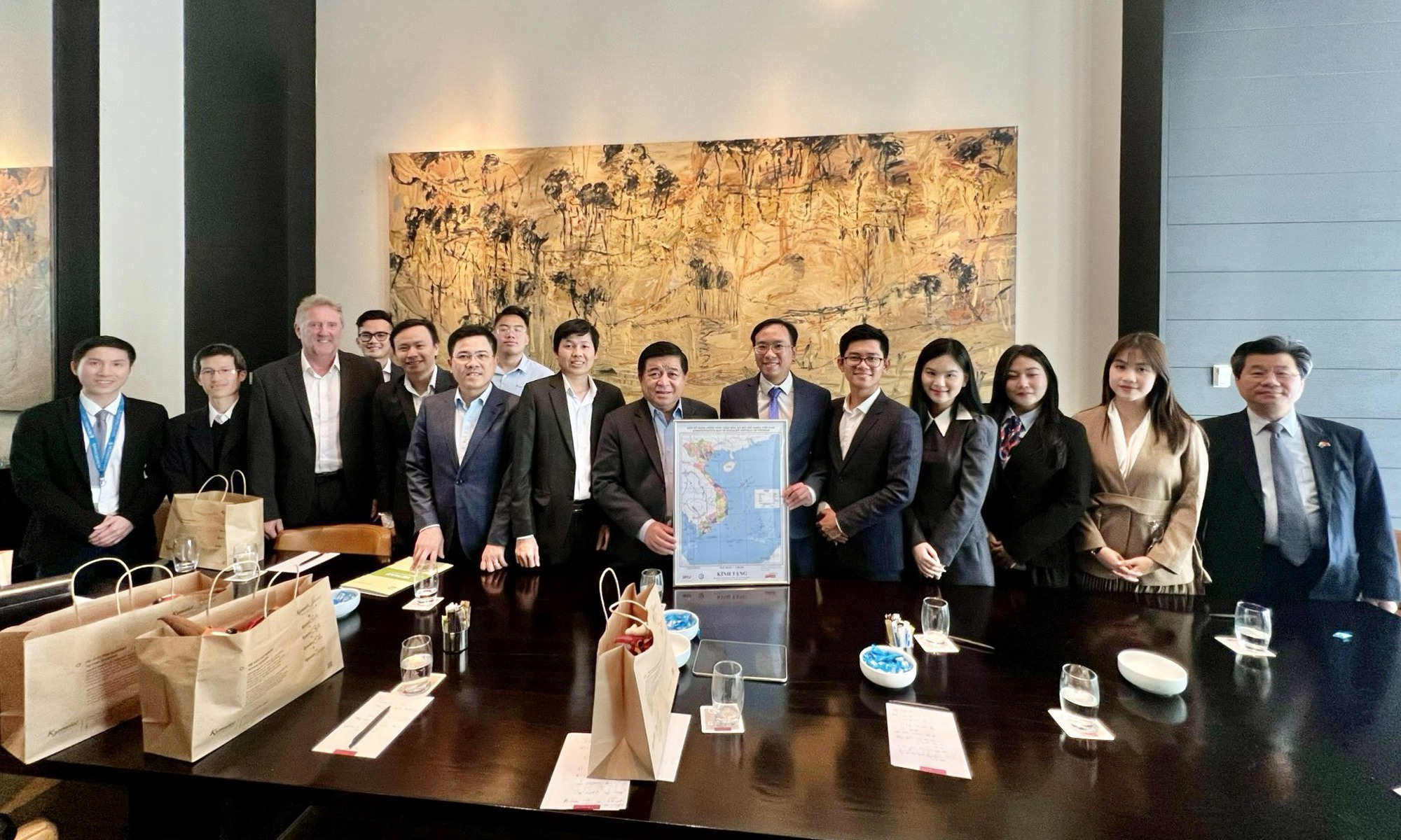 Bộ trưởng Nguyễn Chí Dũng gặp mạng lưới đổi mới sáng tạo Việt Nam tại Australia. (Ảnh: MPI).