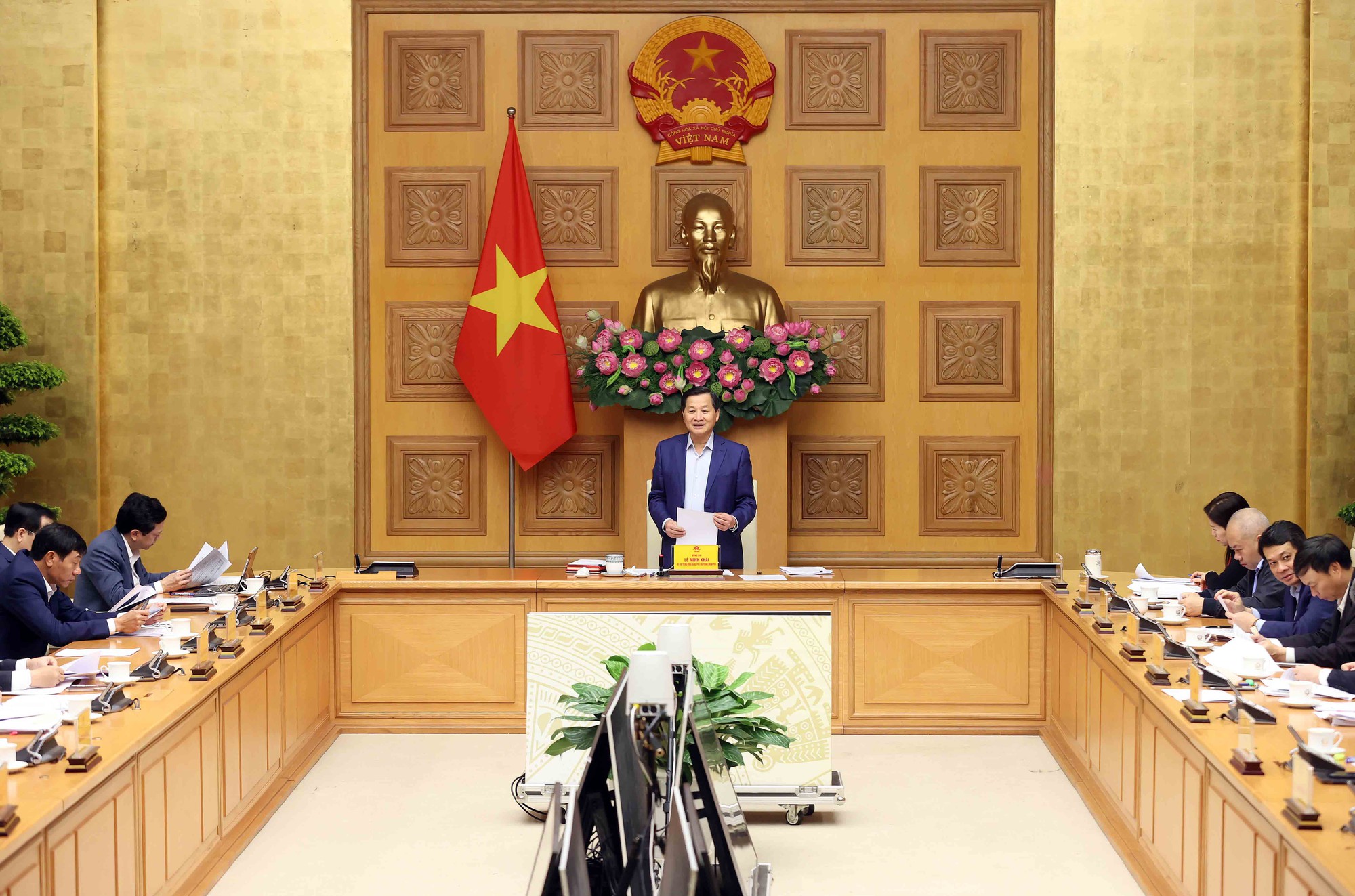 Phó Thủ tướng Lê Minh khái chủ trì cuộc họp (Ảnh: VGP).
