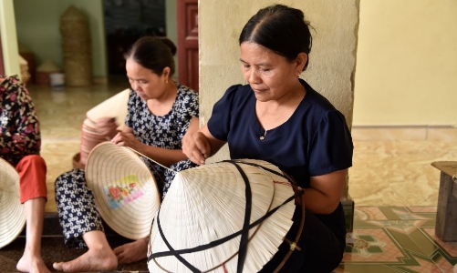 Cận cảnh nghề làm nón lá tại Thanh Hóa 