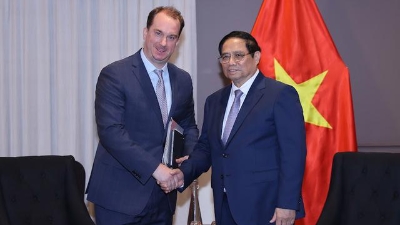 PM receives executives of  Australian enterprises 