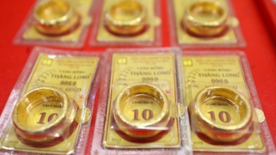 Vietnam must effectively manage gold market as prices surge