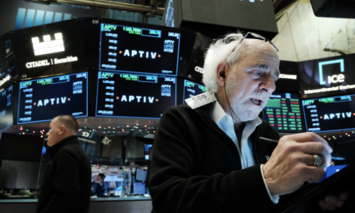 Chứng khoán Mỹ giảm phiên thứ hai liên tiếp, giá dầu giằng co, bitcoin gần 73.000 USD