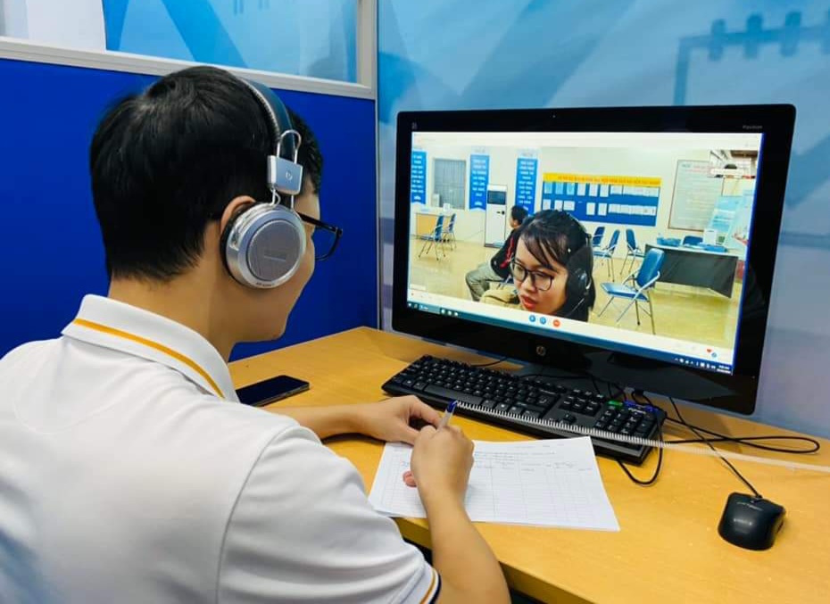 Doanh nghiệp tham gia phỏng vấn tuyển dụng lao động ở các địa bàn khác nhau qua hình thức online. Ảnh: Nhật Dương.