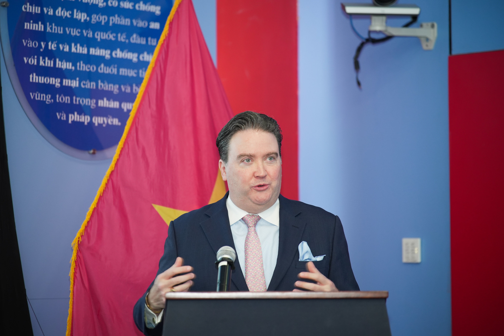 US Ambassador to Vietnam, H.E. Marc E. Knapper, at the SelectUSA Information Session on March 12. (Photo: U.S. Embassy in Hanoi)