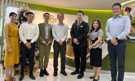 Đại diện hai bên tại buổi ký kết hợp tác.