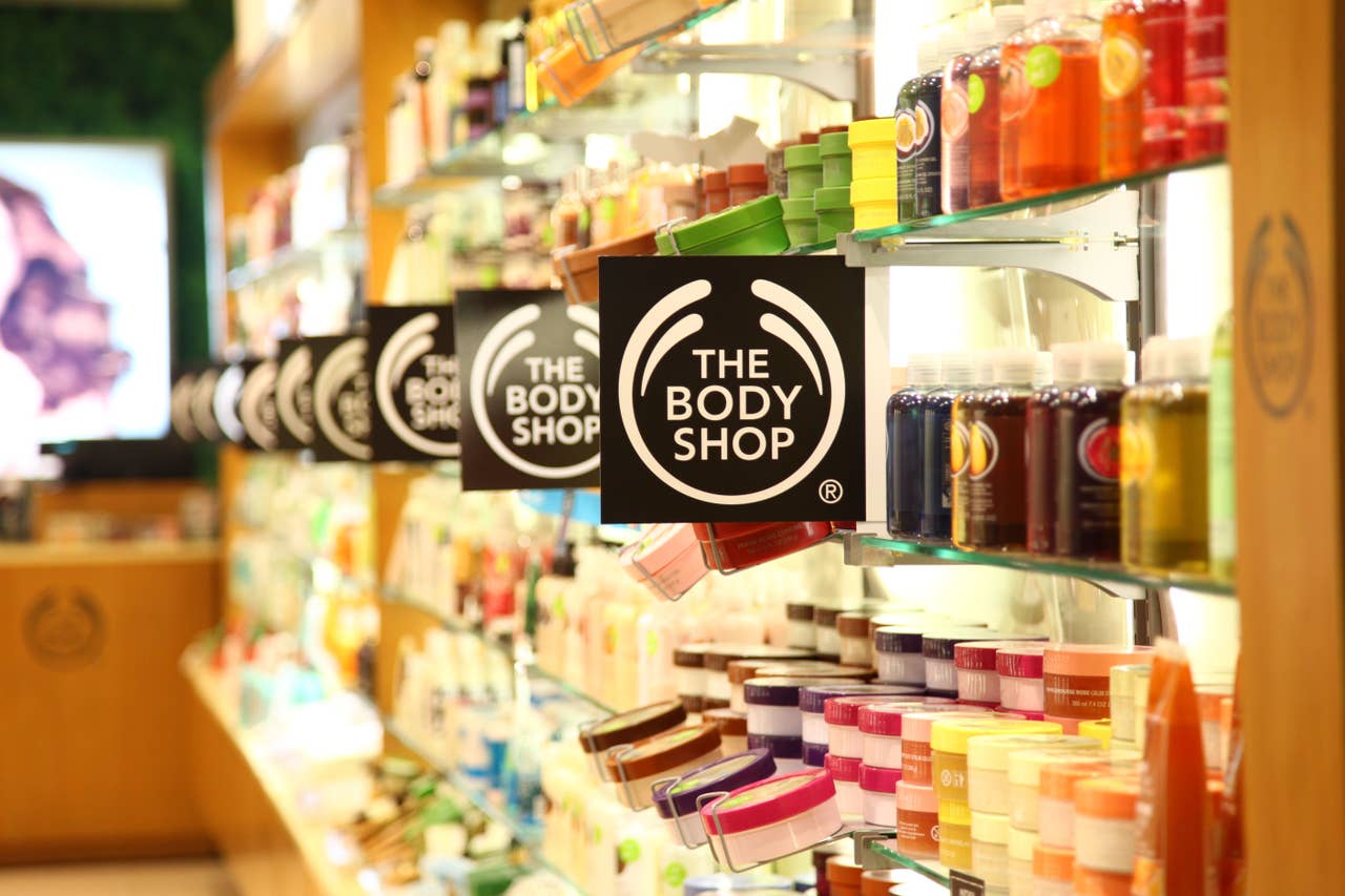C&aacute;c cửa h&agrave;ng The Body Shop từng l&agrave; một kh&ocirc;ng gian trải nghiệm niềm vui v&agrave; đầy ắp tiếng cười của những bạn trẻ đi mua h&agrave;ng.