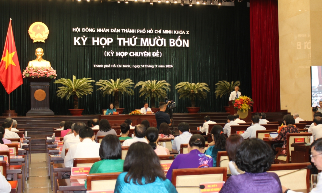 Toàn cảnh kỳ họp thứ 14, HĐND TP.HCM khóa X nhiệm kỳ 2021 - 2026 . Ảnh: TN