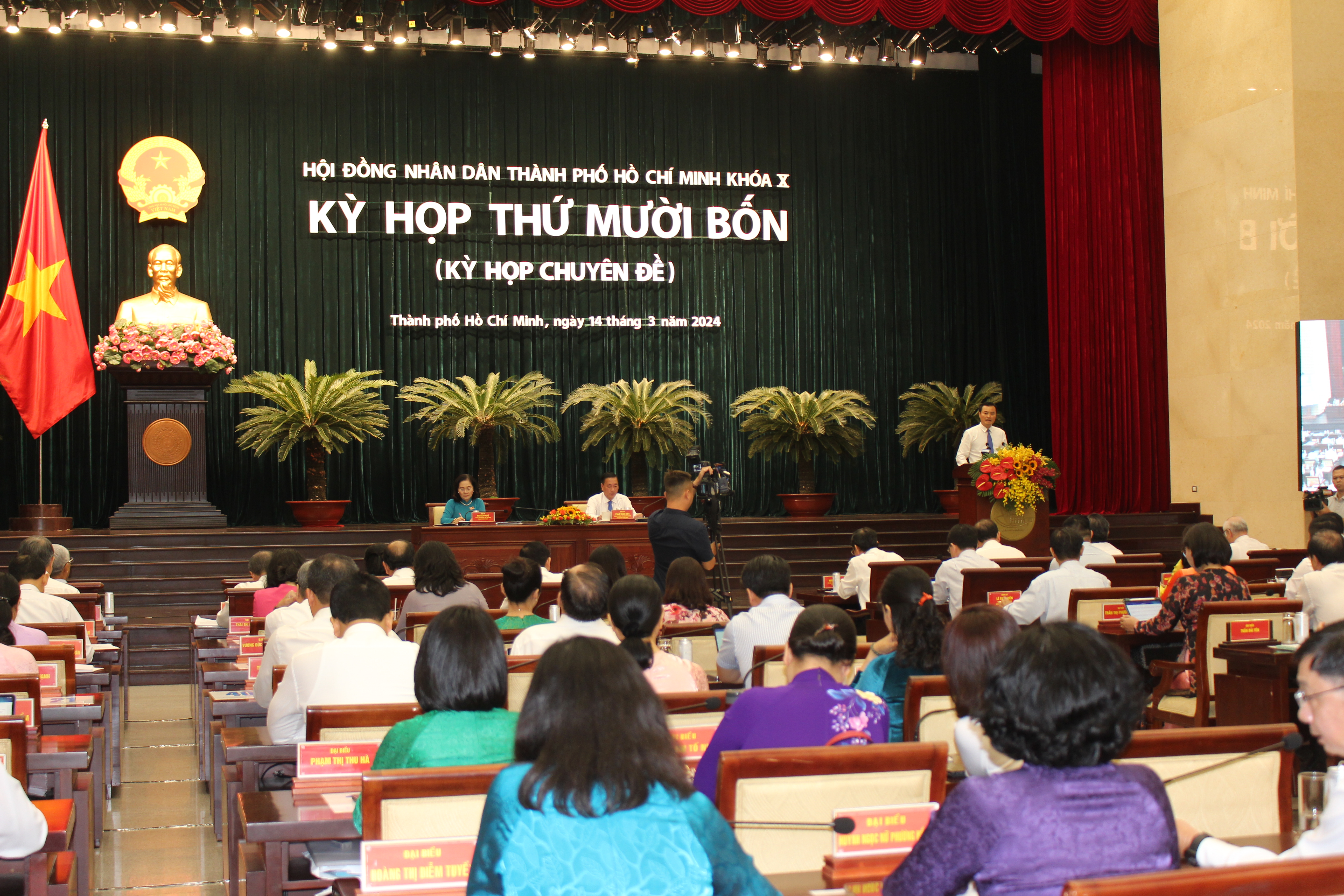 Toàn cảnh kỳ họp thứ 14, HĐND TP.HCM khóa X nhiệm kỳ 2021 - 2026 . Ảnh: TN