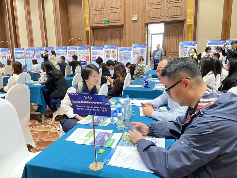 200 Vietnamese & Chinese firms seek cooperation at Hanoi forum