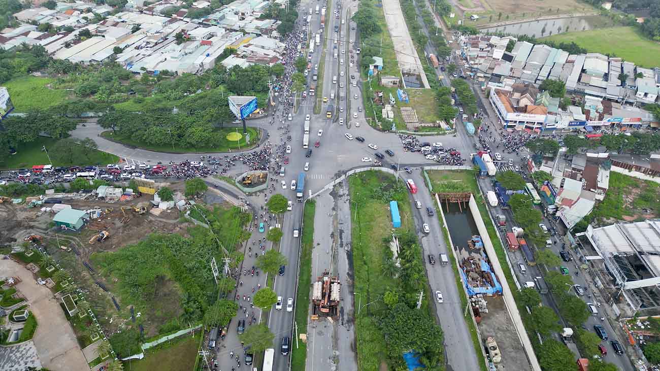 Nút giao Nguyễn Văn Linh (TP.HCM) đã đóng để xây dựng hầm chui từ ngày 7/2/2024 