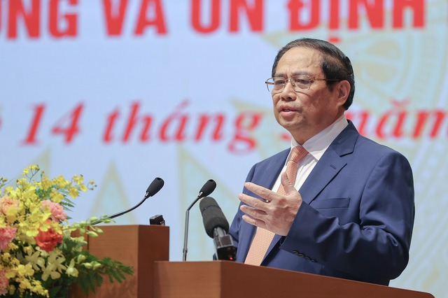 Thủ tướng nêu rõ tăng trưởng tín dụng 2 tháng đầu năm giảm, lượng tiền gửi còn rất lớn, lãi suất cho vay còn cao - Ảnh  Cổng Thông tin Chính phủ