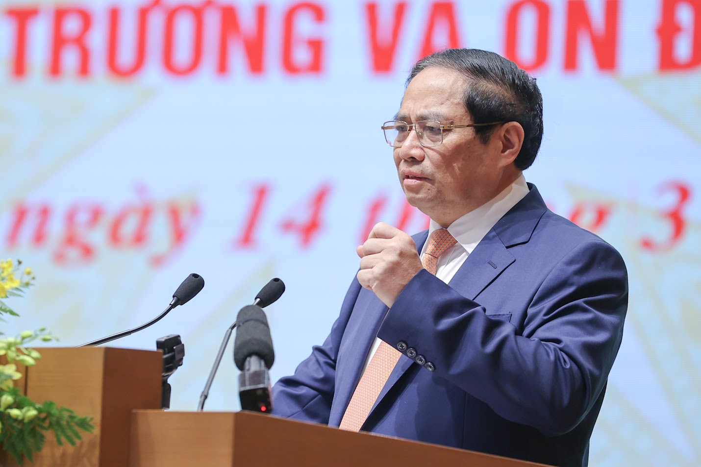 Thủ tướng đánh giá cao điều hành chính sách tiền tệ nhưng cũng lưu ý ngành này cần minh bạch lãi suất cho vay, phân bổ nguồn lực có hiệu quả. Ảnh: Cổng Thông tin Chính phủ. 