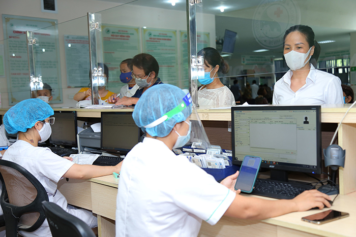 Người dân đi khám chữa bệnh bảo hiểm y tế. Ảnh minh họa. 
