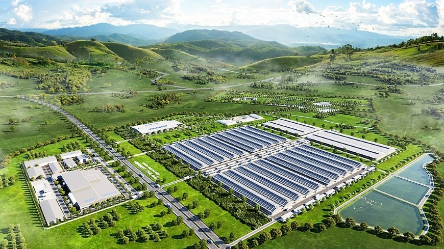Tổ hợp trang trại và nhà máy chế biến thịt bò Vinabeef (thuộc tập đoàn Vinamilk) sử dụng tôn mạ AM ma trận 4 lớp để đảm bảo tính bền vững của công trình.