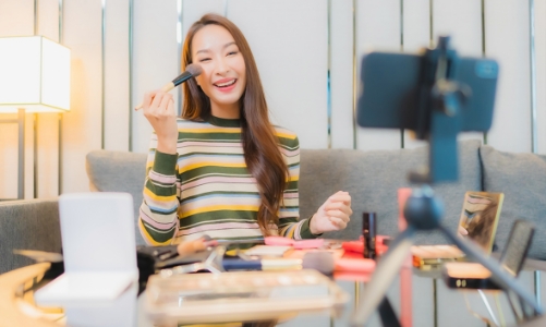 Thấy gì từ xu hướng bán hàng online đằng sau phiên livestream 75 tỉ đồng?