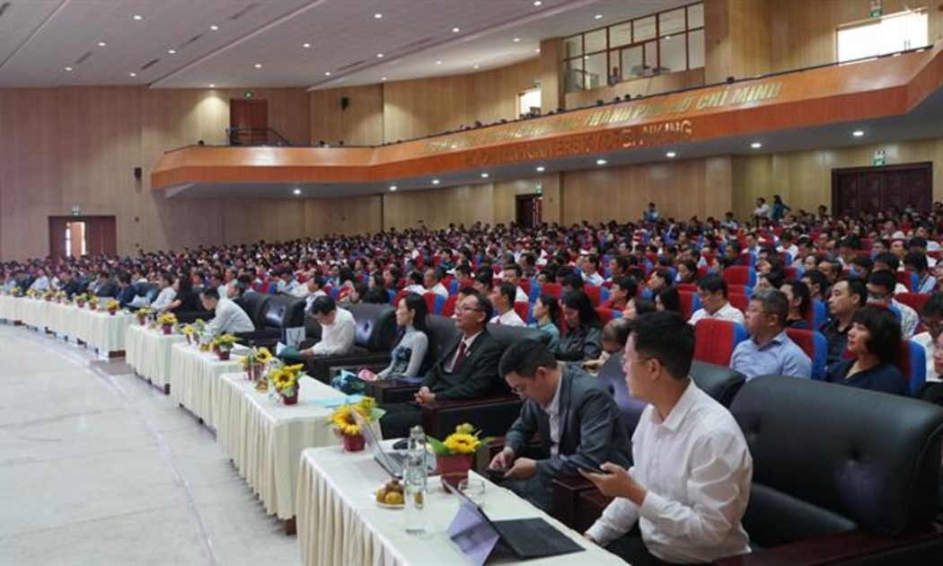 Hội nghị có sự tham gia của đại diện các Vụ, Cục thuộc Bộ GDĐT và hơn 800 lãnh đạo nhà trường, cán bộ phụ trách công tác tuyển sinh, đào tạo từ các trường đại học. Ảnh: MOET.