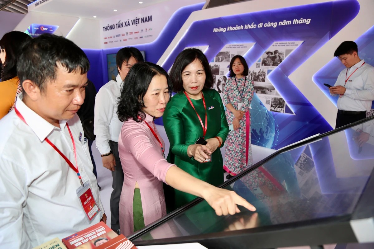 Gian hàng của Thông tấn xã Việt Nam tại hội báo. Ảnh: HOÀNG GIANG/plo.vn