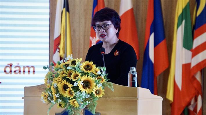 Vụ trưởng Vụ Gi&aacute;o dục Đại học Nguyễn Thu Thuỷ b&aacute;o c&aacute;o tại Hội nghị. Ảnh: MOET.