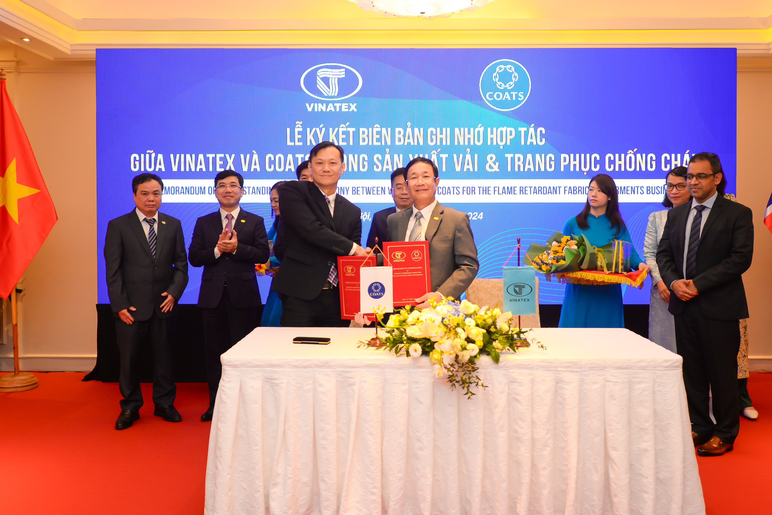 Vinatex v&agrave; Coats k&yacute; hợp t&aacute;c chiến lược sản xuất vải v&agrave; trang phục chống ch&aacute;y.