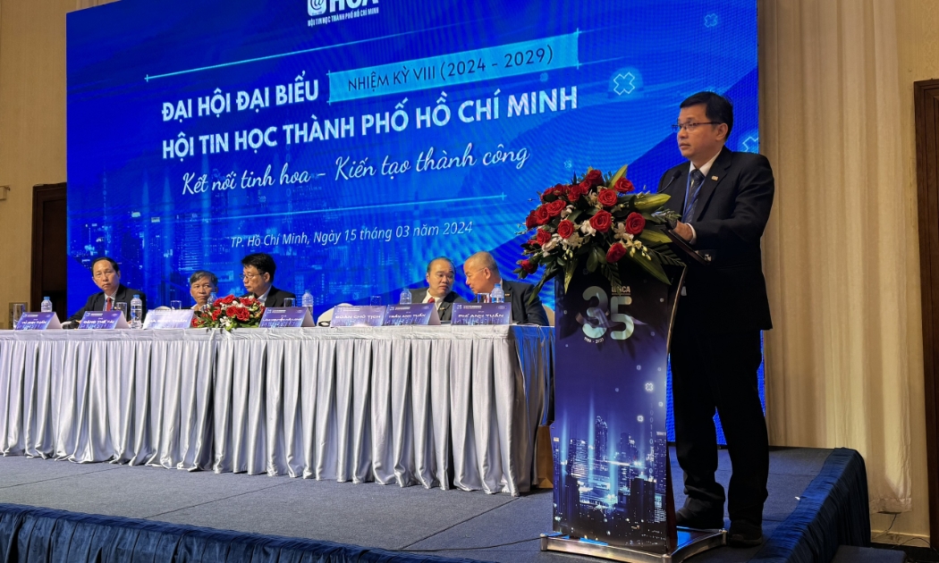 Tân Chủ tịch Hội Tin học TP.HCM (HCA) Lâm Nguyễn Hải Long phát biểu tại Đại hội đại biểu nhiệm kỳ VIII (2024-2029) và Lễ Kỷ niệm 35 năm thành lập.