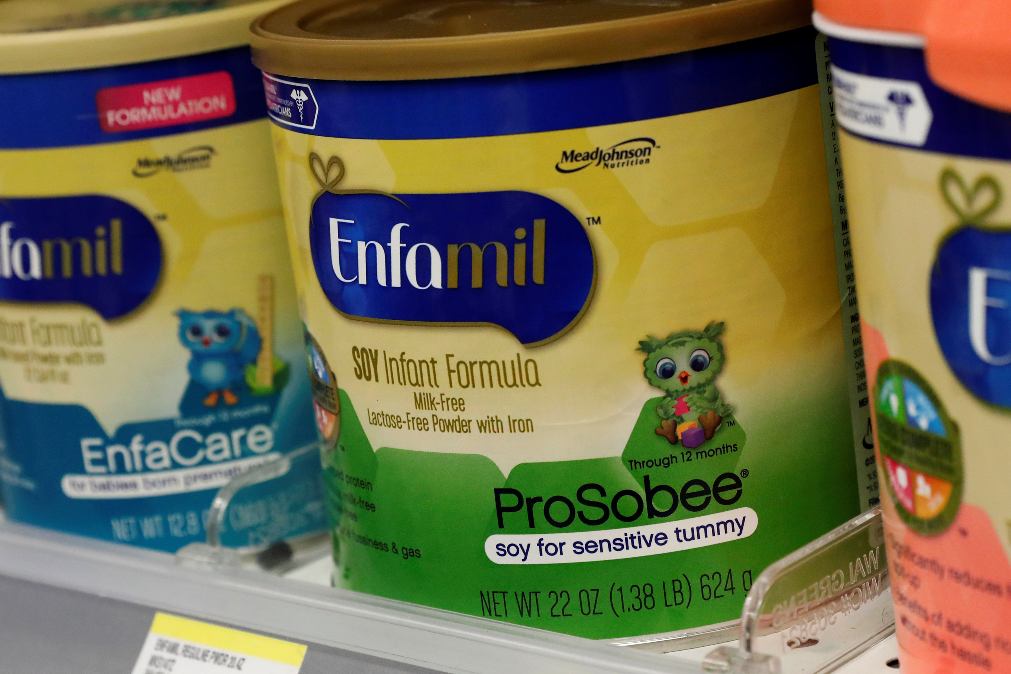 Tại tòa án liên bang ở Chicago, hơn 400 vụ kiện liên quan đến NEC chống lại Mead Johnson và Abbott đang chờ được thụ lý.
