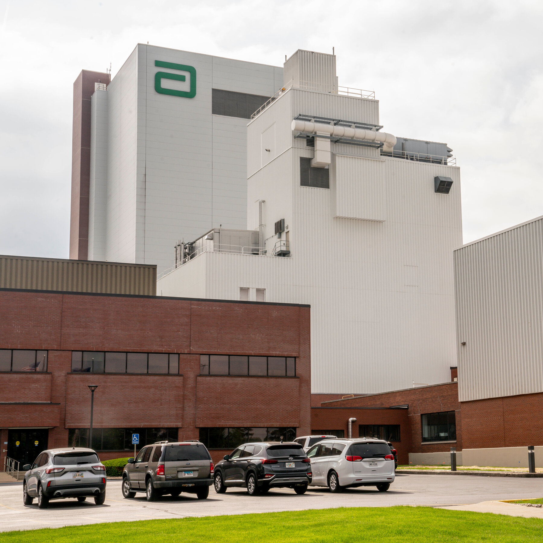 Một nh&agrave; m&aacute;y của Abbott Nutrition tại Sturgis, Michigan, đ&atilde; phải đ&oacute;ng cửa v&agrave;o th&aacute;ng 2/2022 do ph&aacute;t hiện nhiễm khuẩn.