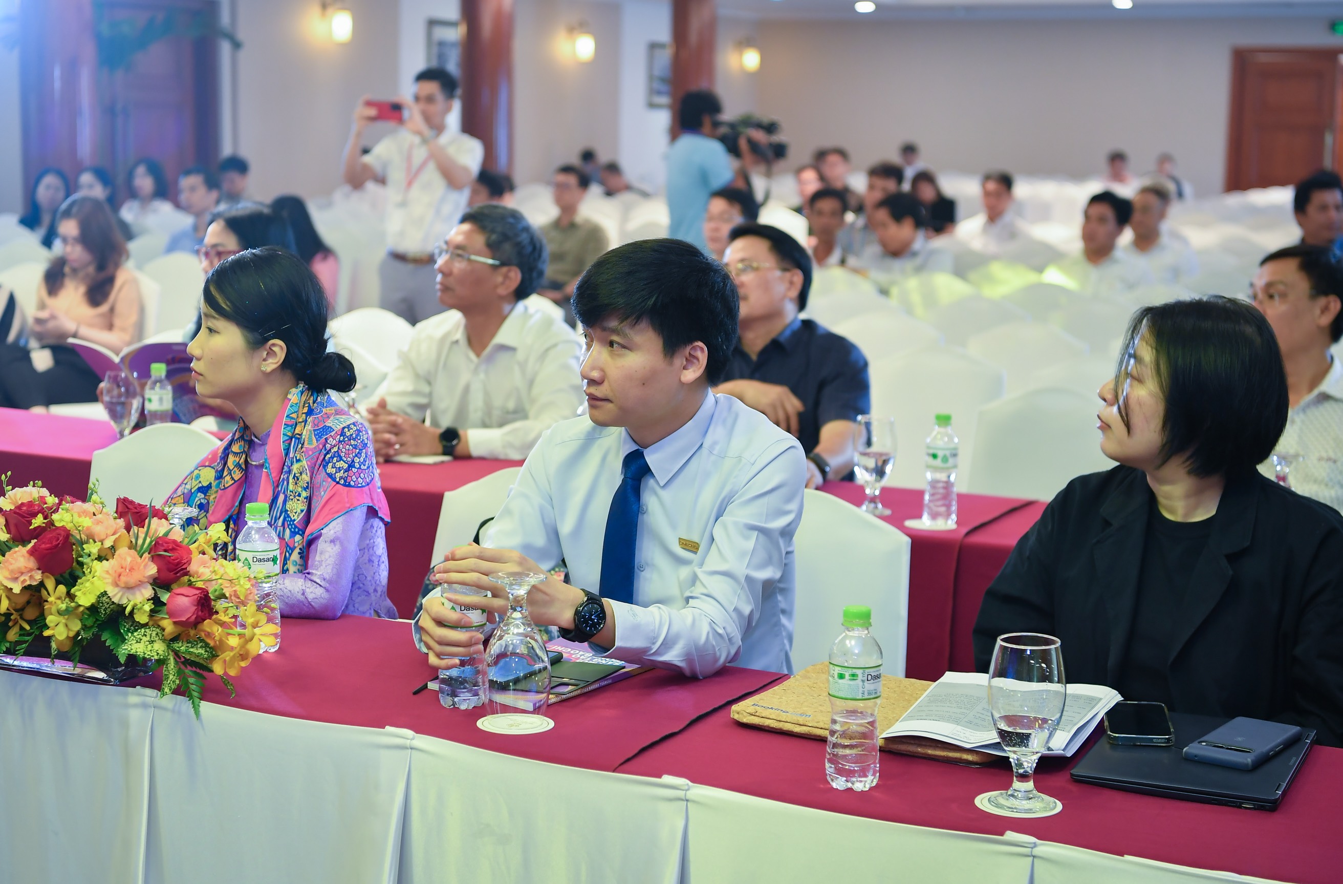Các đại biểu tham dự phiên thảo luận với chủ đề “Đầu tư, ứng dụng công nghệ hiệu quả tại các tòa soạn”