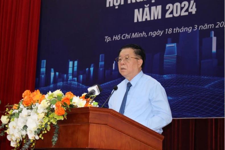 Đồng chí Nguyễn Trọng Nghĩa, Bí thư Trung ương Đảng, Trưởng Ban Tuyên giáo Trung ương phát biểu chỉ đạo Hội nghị. Ảnh: Nhân dân.