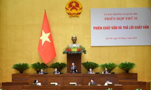 Bộ trưởng Hồ Đức Phớc  trả lời chất vấn nhiều vấn đề 