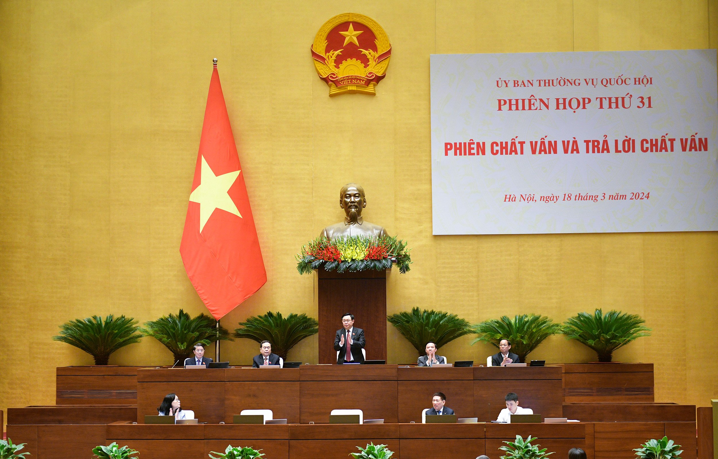 Chủ tịch Quốc hội Vương Đình Huệ chủ trì phiên họp . Ảnh: Quochoi.vn.