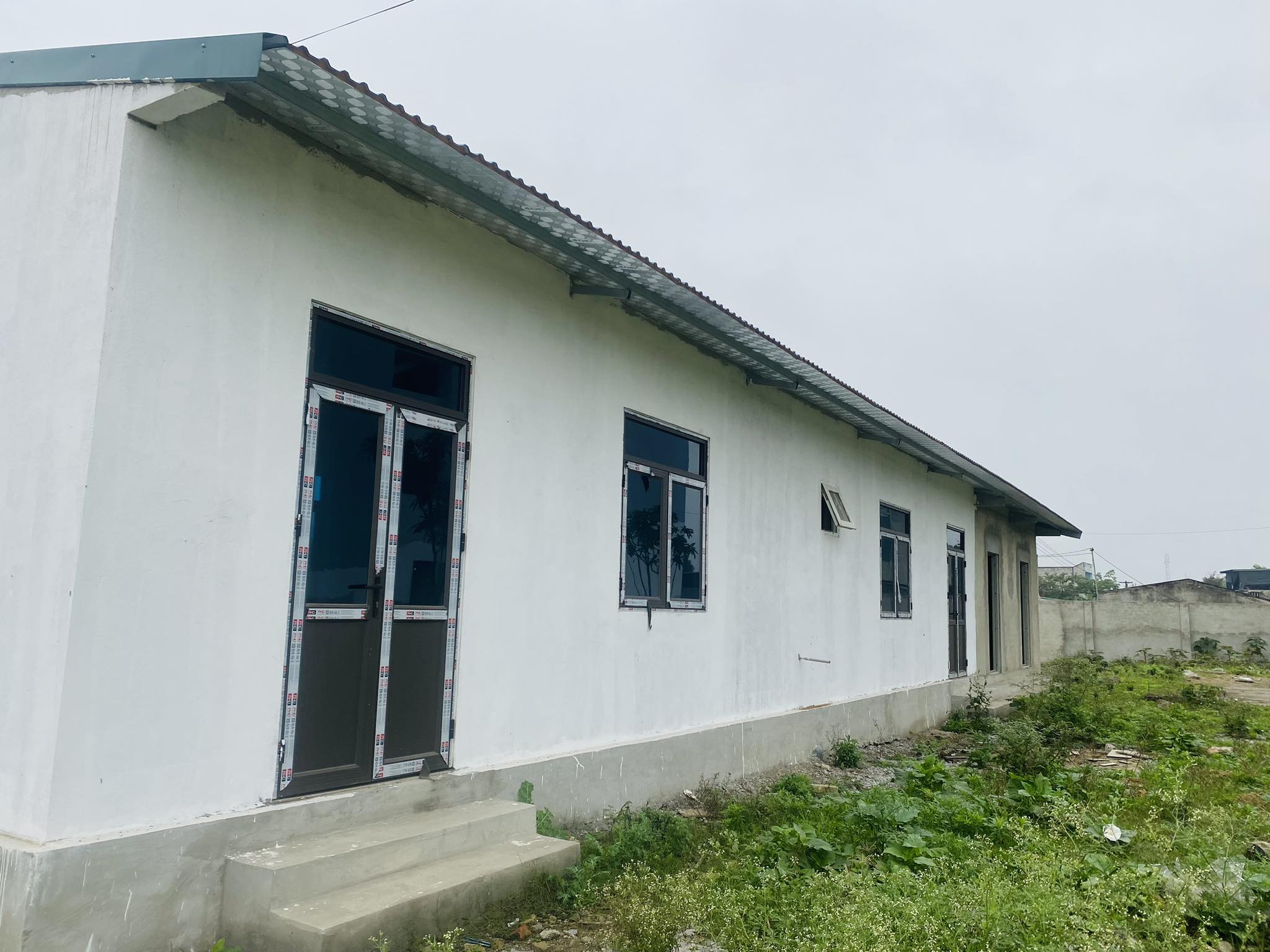 Một số hạng mục c&ocirc;ng tr&igrave;nh x&acirc;y dựng dang dở