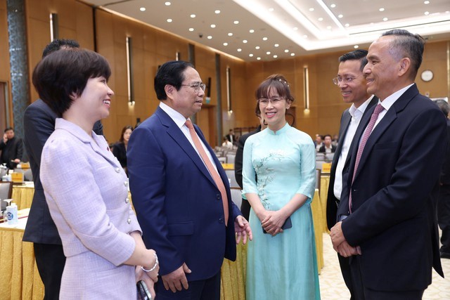 Bà Nguyễn Thị Phương Thảo khẳng định, doanh nghiệp cam kết luôn tin tưởng đi đầu hưởng ứng các chương trình của Chính phủ, Ngân hàng Nhà nước đáp ứng kịp thời nhu cầu vốn tín dụng của nền kinh tế, tiếp tục tăng cường tín dụng vào các lĩnh vực sản xuất kinh doanh, lĩnh vực ưu tiên và các động lực tăng trưởng kinh tế theo chủ trương của Chính phủ, Thủ tướng Chính phủ - Ảnh: VGP/Nhật Bắc.