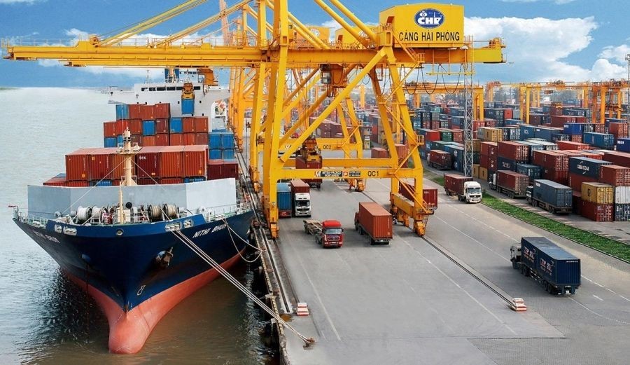 Hai hãng tàu lớn hàng đầu thế giới áp phụ phí do căng thẳng ở Biển Đỏ