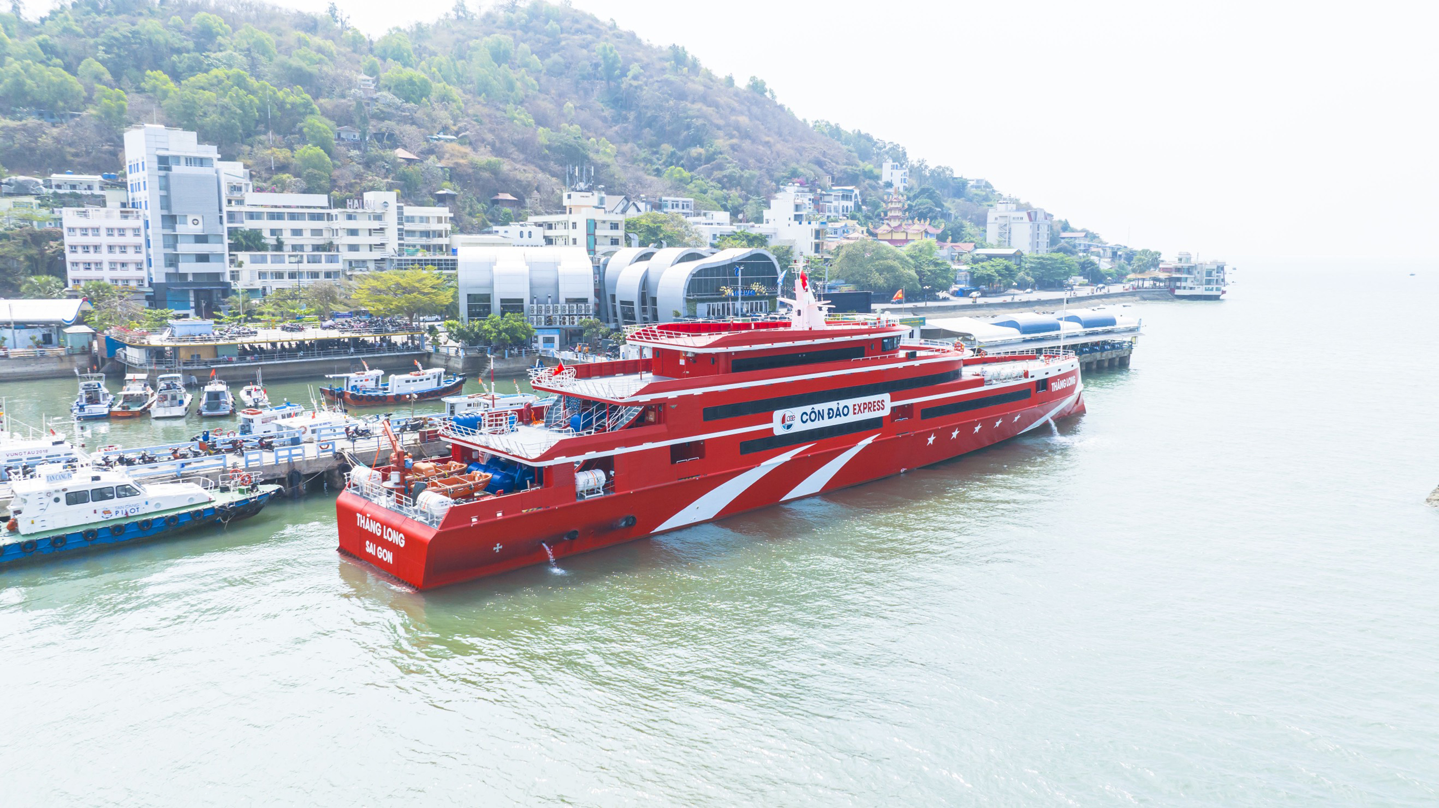 Thăng Long l&agrave; t&agrave;u cao tốc chở kh&aacute;ch lớn nhất hiện nay của Việt Nam thuộc C&ocirc;ng ty CP T&agrave;u cao tốc Ph&uacute; Quốc Express, với sức chở 1.017 h&agrave;nh kh&aacute;ch v&agrave; h&agrave;ng h&oacute;a.