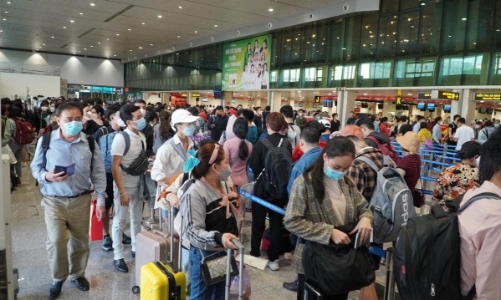 Đại biểu Quốc hội nêu nghịch lý: Giá vé máy bay tăng cao nhưng các hãng bay vẫn kêu lỗ