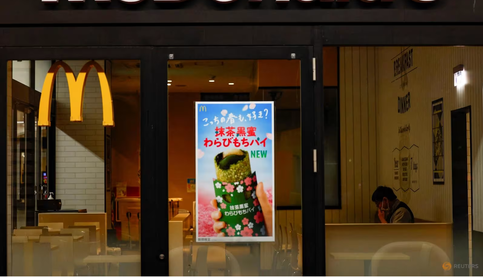 Chuỗi cửa hàng bán đồ ăn nhanh McDonald’s ngày 15/3 đã phải tạm dừng hoạt động tại nhiều cửa hàng trên thế giới, bao gồm tại châu Á.