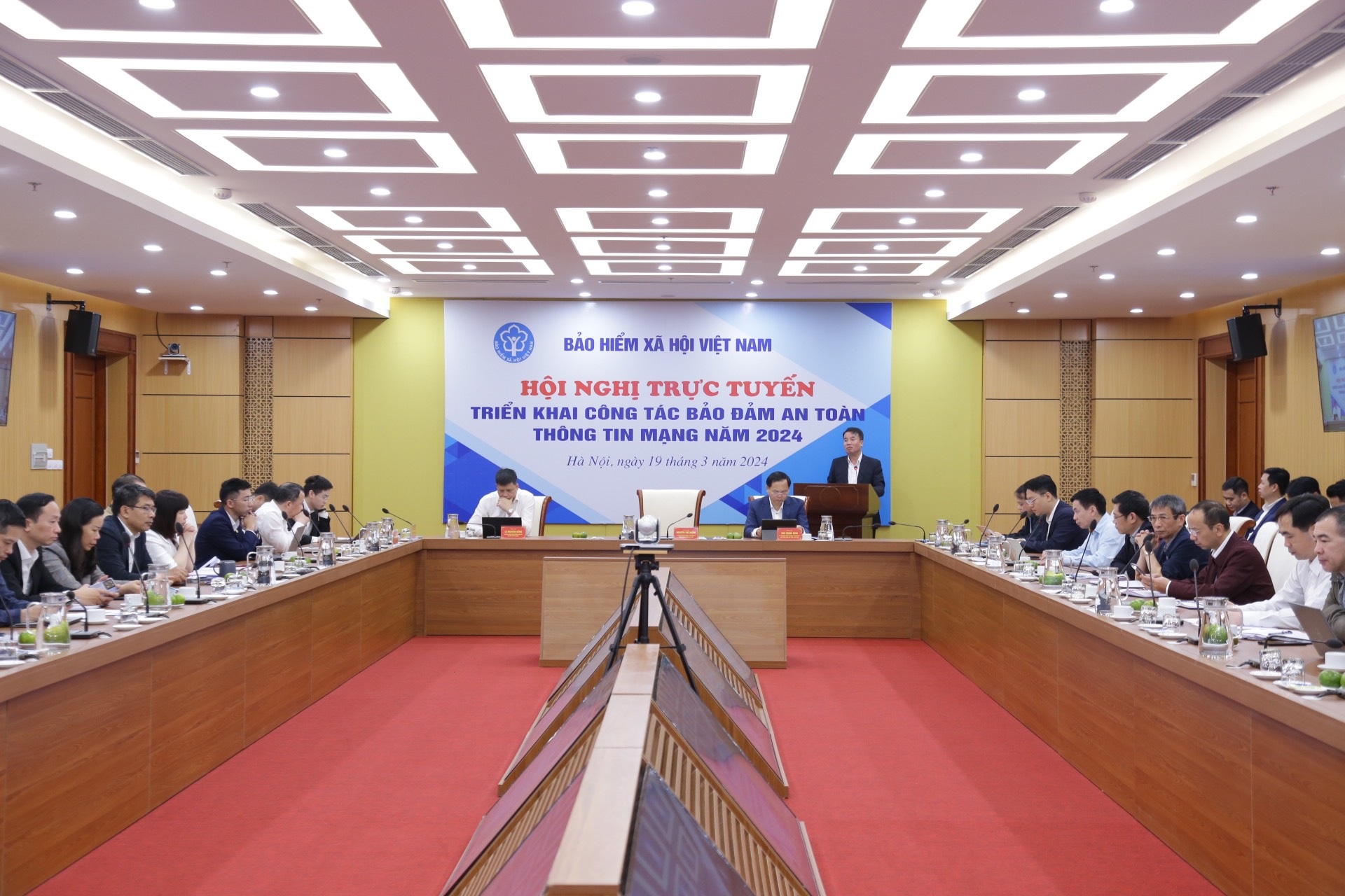 Tổng Giám đốc Bảo hiểm xã hội Việt Nam Nguyễn Thế Mạnh chia sẻ tại hội nghị.