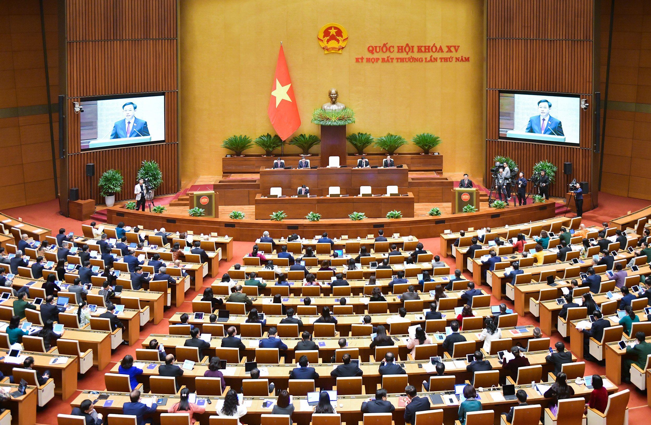 Chủ tịch Quốc hội Vương Đình Huệ phát biểu tại Kỳ họp bất thường lần thứ 5, Quốc hội khoá XV - Ảnh: Quochoi.vn