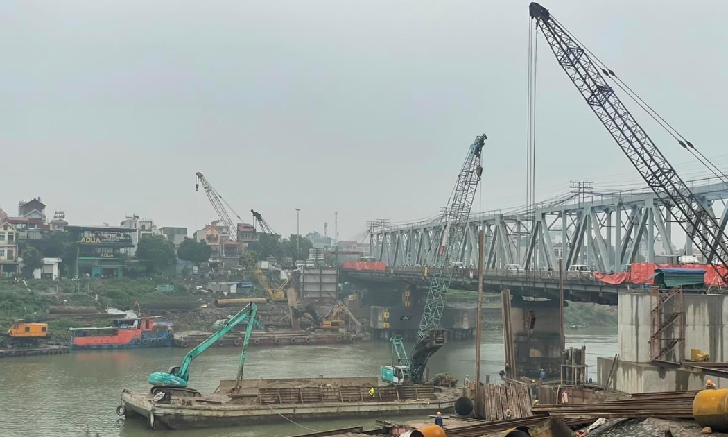 UBND TP. Hà Nội chưa cân đối được nguồn vốn giải phóng mặt bằng để thực hiện giai đoạn 2 nhằm giải toả 1 lần, tránh ảnh hưởng đến cuộc sống người dân.