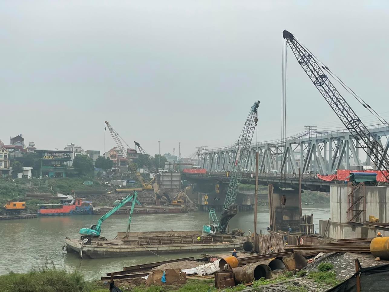 UBND TP. Hà Nội chưa cân đối được nguồn vốn giải phóng mặt bằng để thực hiện giai đoạn 2 nhằm giải toả 1 lần, tránh ảnh hưởng đến cuộc sống người dân.