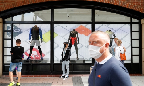 Những “ông lớn” sneakers gặp khó: Vì đâu nên nỗi?