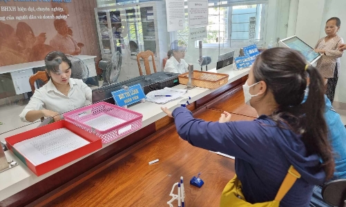 Quản lý chặt chẽ người hưởng lương hưu, trợ cấp bảo hiểm qua tài khoản 