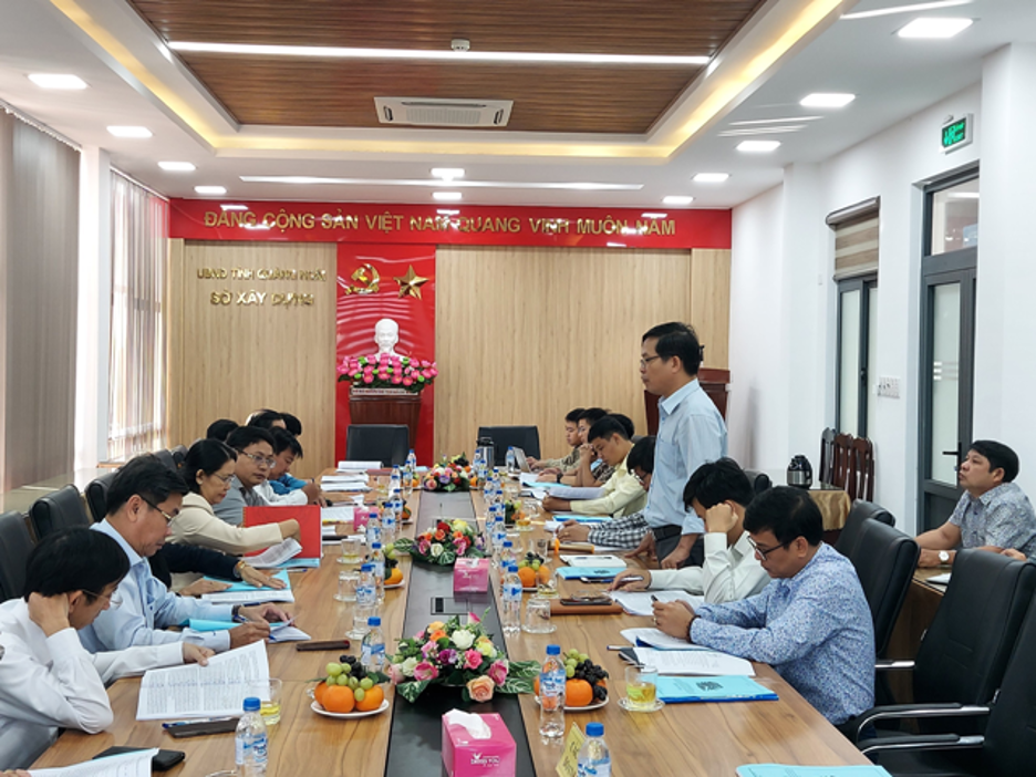 Ông Trần Văn Mẫn, Giám đốc Sở Xây dựng tỉnh Quảng Ngãi, phát biểu tại buổi làm việc. 