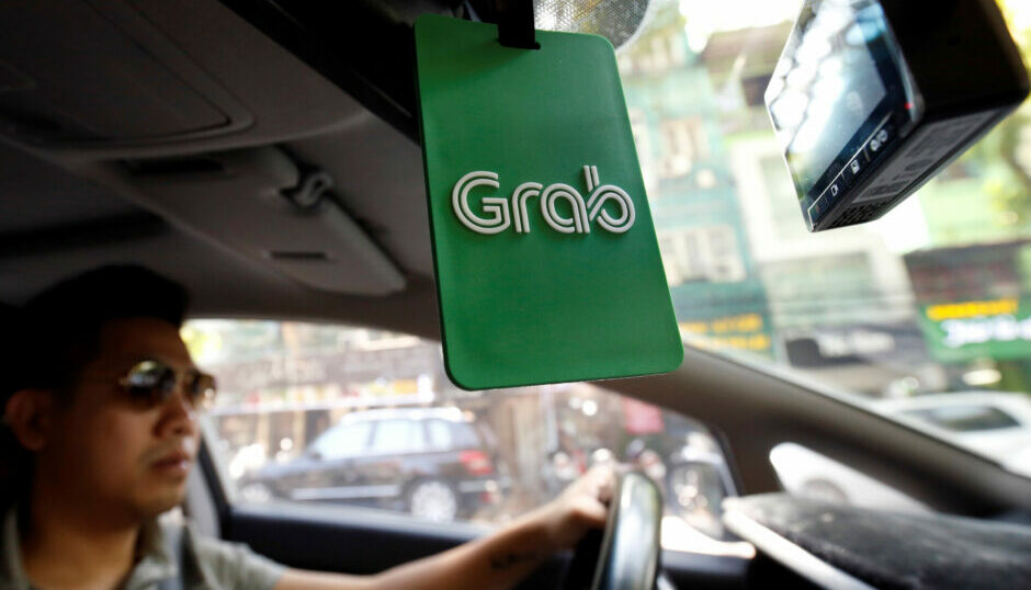 Giá cổ phiếu Grab đã giảm hơn 70% kể từ khi niêm yết - Ảnh: Reuters