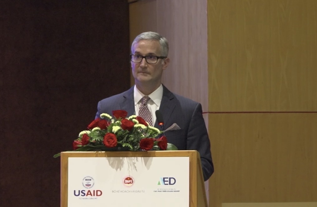 Ông Mark Birnbaum, Giám đốc USAID IPSC, phát biểu tại tọa đàm.