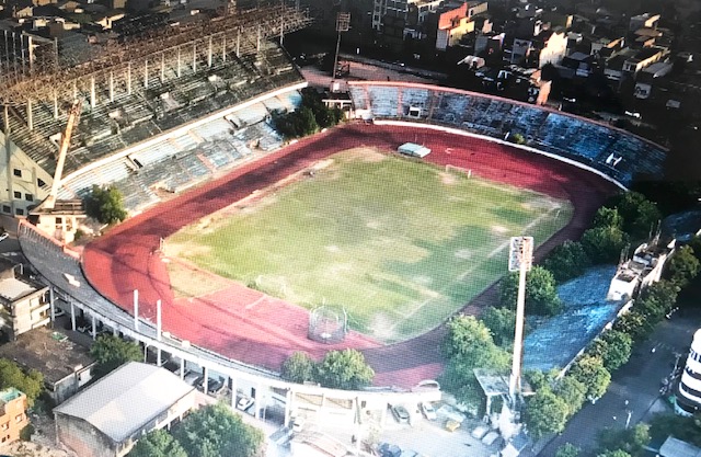 Cảnh hoang t&agrave;n của s&acirc;n vận đọng Chi Lăng sau 13 năm bỏ hoang